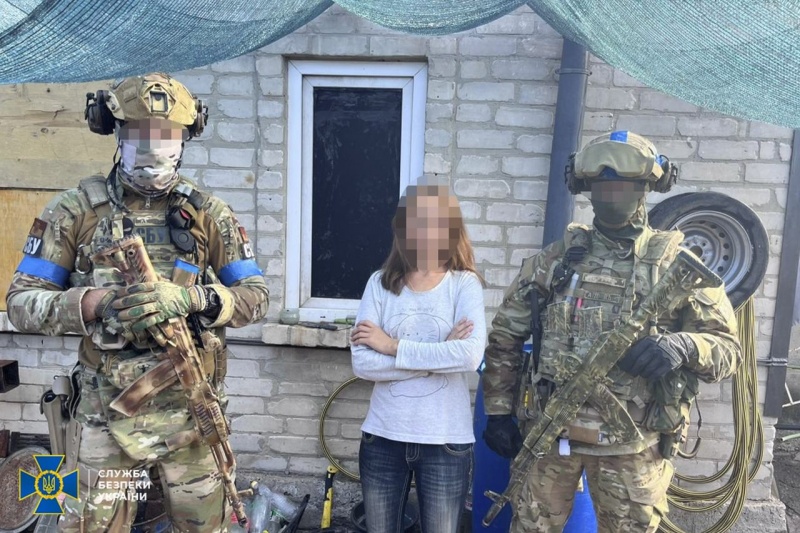 СБУ задержала двух агентов рф, собиравших данные об оборонных укреплениях в Донецкой области (фото)