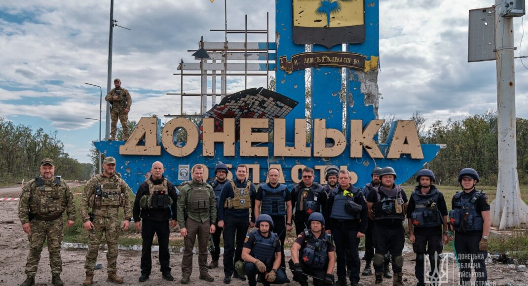 На межі Донеччини й Харківщини підняли український прапор на стелі (фото)