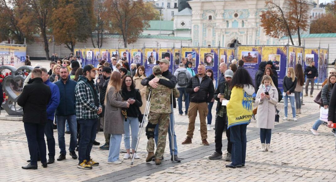 У Києві відкрили виставку "Полк Азов – янголи Маріуполя": фото