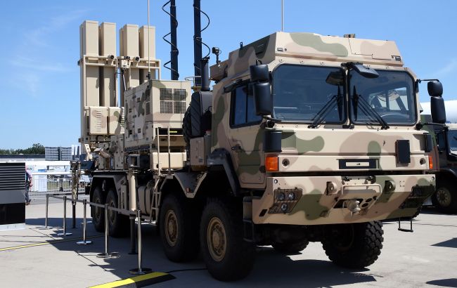 Германия передала Украине очередную партию военной помощи с ракетами для IRIS-T