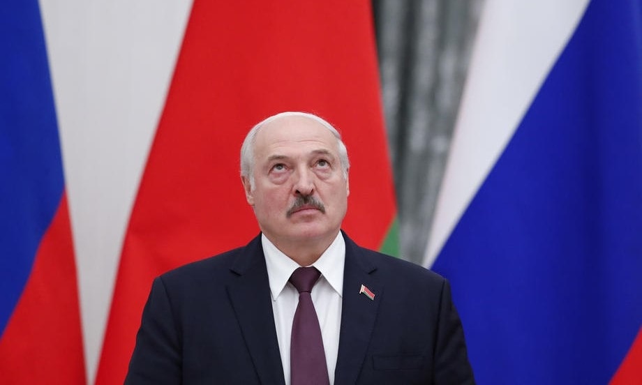 Лукашенко заявил, что Украина должна идти на мирные переговоры с террористической рф