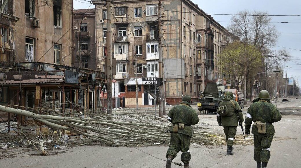 Списки домов "под снос" оккупантов в Мариуполе постоянно увеличиваются, - горсовет