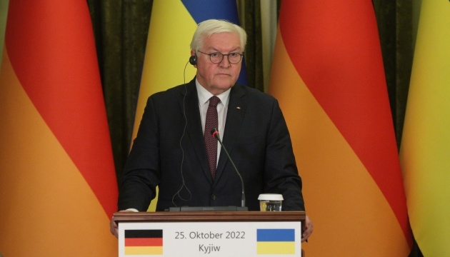 Штайнмайер заявил, что Германия предоставит Украине еще две системы MARS II и четыре гаубицы Panzerhaubitze