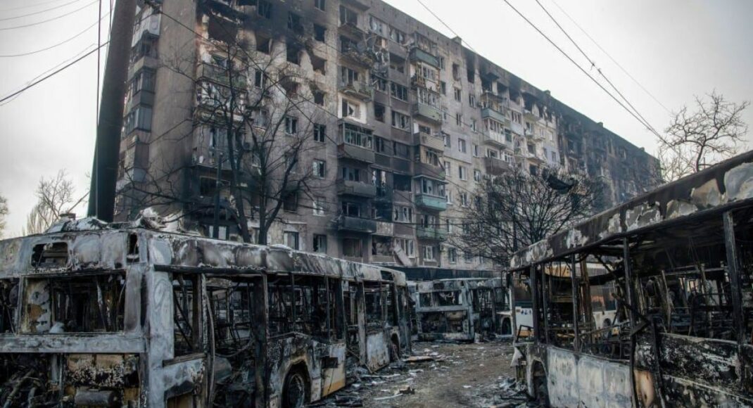 Без вікон, ремонту, комунікацій маріупольці живуть в окупації: відео