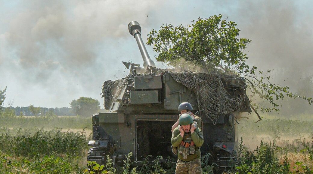 Наші війська утримують Бахмутський напрямок, попри жорстокі бої, — Зеленський