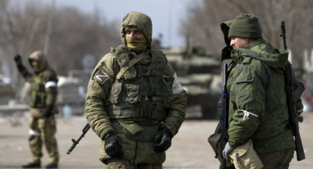 На Луганщині у Білокуракиному загарбники та місцеві зрадники винесли з будівель держзакладів апаратуру та меблі