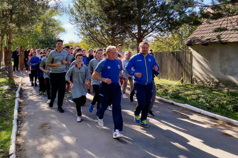 Переселенці з Донеччини провели спортивний патріотичний захід на Закарпатті