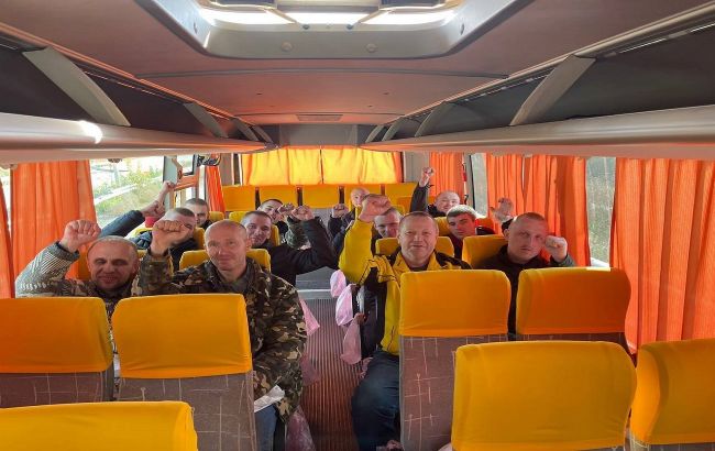 Україна повернула з полону ще 20 військових: серед них ті, яких тримали в Оленівці