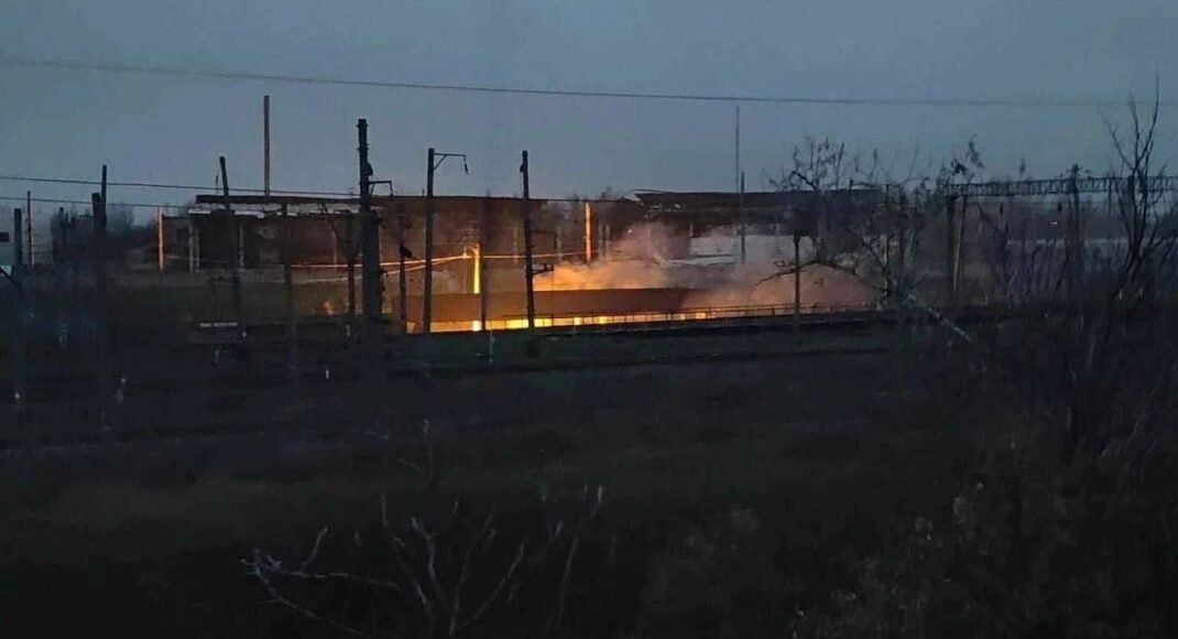 На залізничному вокзалі біля окупованого Іловайська сталося кілька вибухів