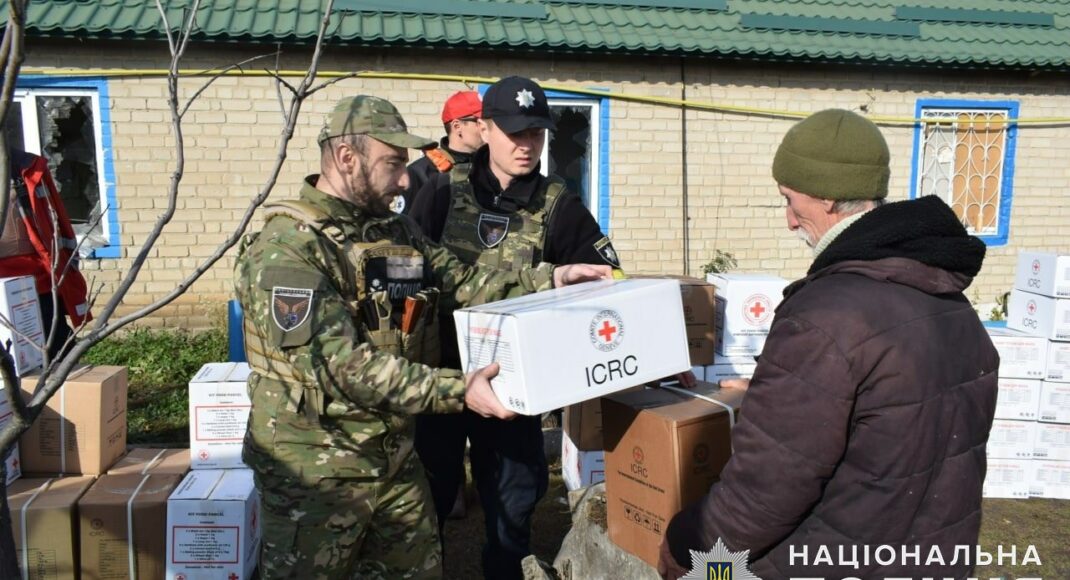Красный Крест вместе с полицейскими доставили гуманитарную помощь на деоккупированную Лиманщину (фото, видео)