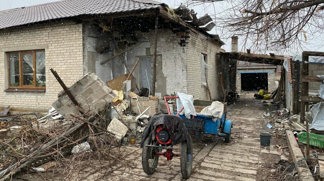 В селах поряд з Авдіївським фронтом бої постійні, більше половини будинків зруйновані