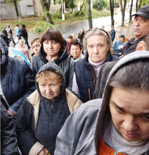 В Бахмуті отримують гуманітарну допомогу під обстрілами та без зв’язку: фото