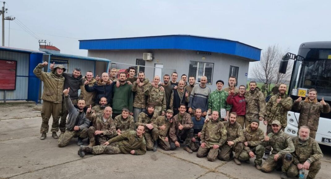 Украина вернула из плена 45 защитников и тела двух погибших героев