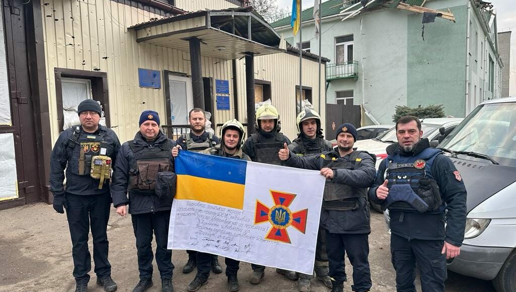 Рятувальники Бахмута отримали авто для евакуації населення від Маріупольської міської ради
