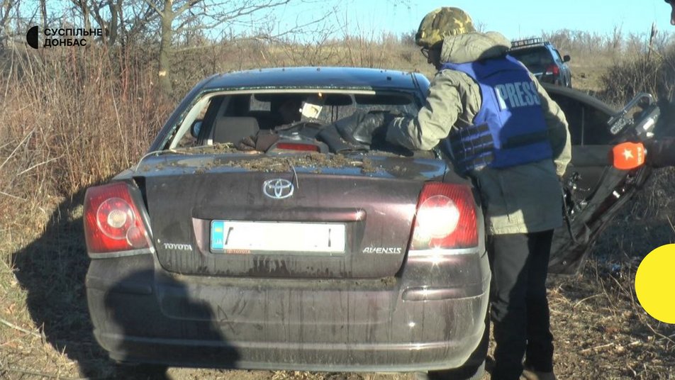 Автівка журналістів потрапила під обстріл на Бахмутському напрямку: фото