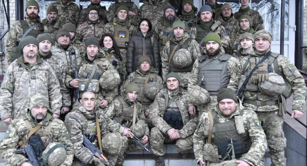 Маляр вручила відзнаки військовим, які боронять Україну на Донеччині: фото