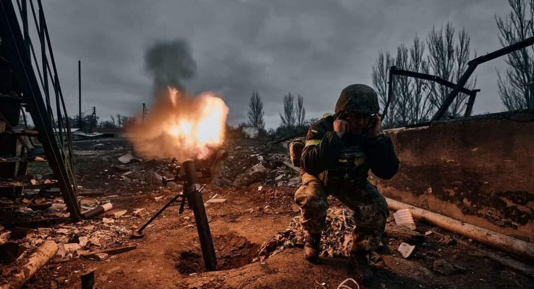 Окупанти продовжують вести наступальні дії на чотирьох напрямках Донеччини та Луганщини, - Генштаб
