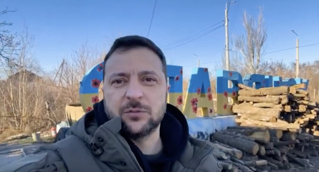 Зеленский прибыл в Славянск, где записал обращение к ВСУ