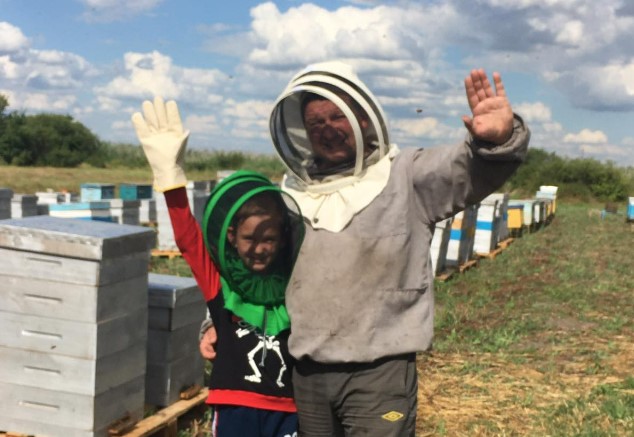 Пчеловод из Луганщины восстанавливает пасеку на Днепровщине