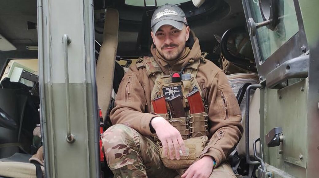 "Чув, як люди горіли живцем": парамедик полку "Азов" з Одещини розповів про поранених на "Азовсталі" та полон в Оленівці: відео