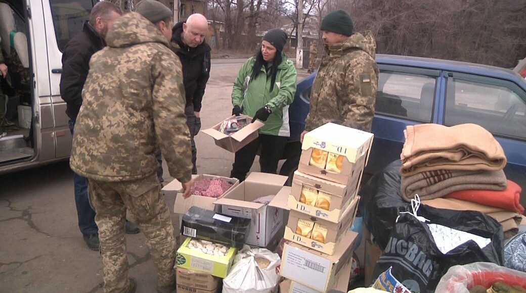 Волонтери з Чехії та Польщі привезли жителям Бахмута гуманітарну допомогу: відео