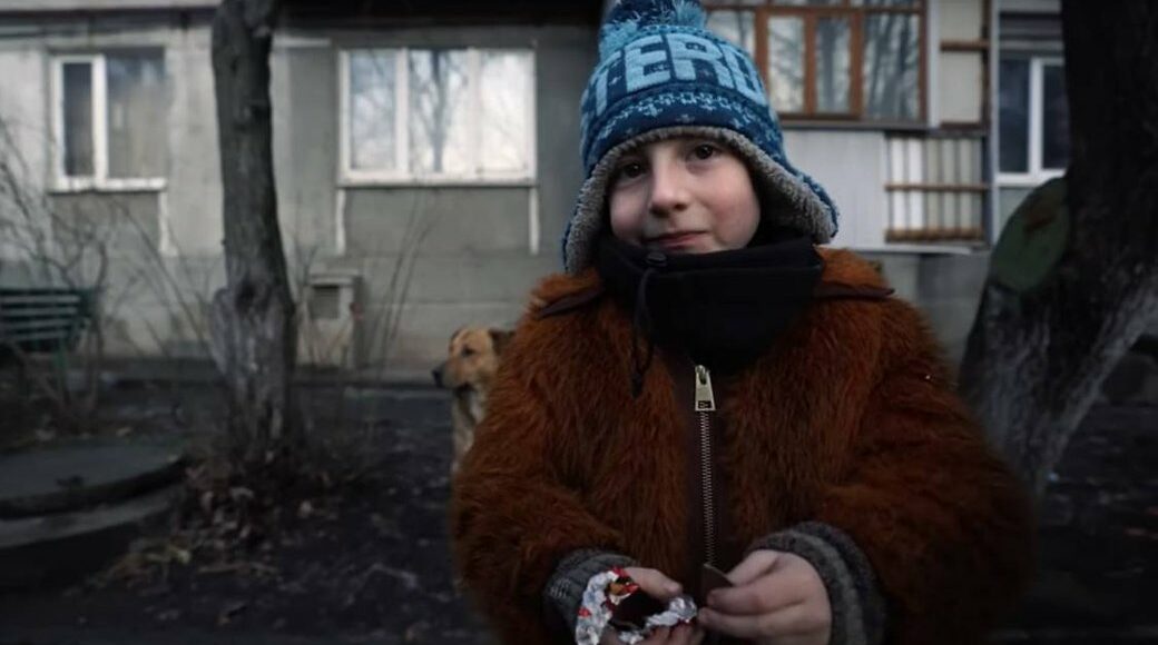 7-летнего Стаса из Бахмута вместе с семьей эвакуировали в Черновцы