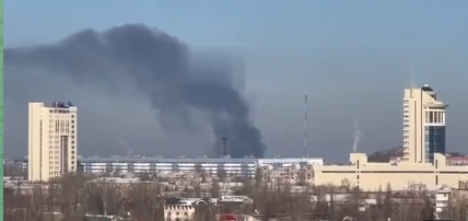 В окупованому Донецьку горить завод: відео