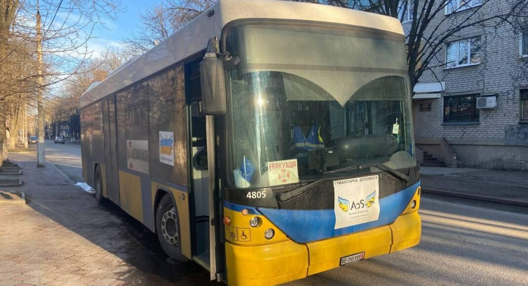 Россияне охотятся дронами на эвакуационные автобусы с детьми, - координатор фонда "Save Ukraine"