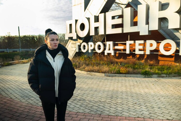 СБУ розслідує справу проросійської пропагандистки, яка їздила в окуповані Донецьк і Маріуполь