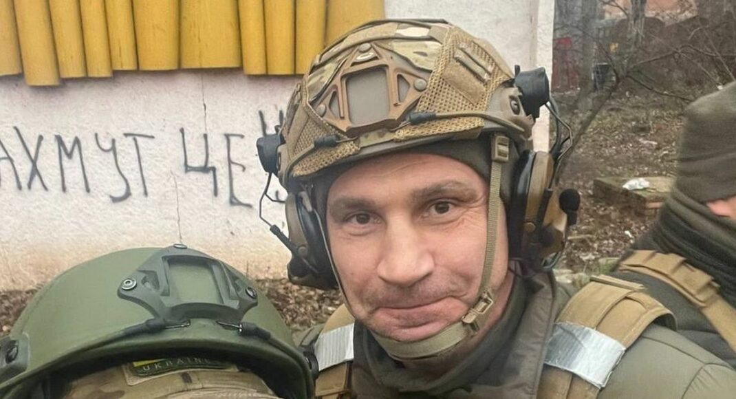 Кличко зустрів Новий рік в Бахмуті з українськими захисниками: відео