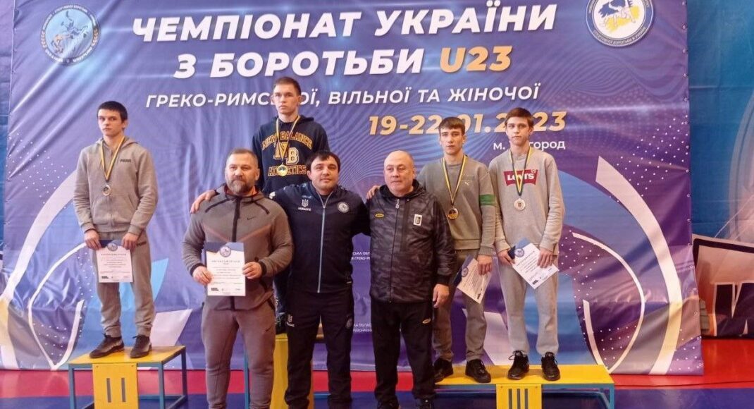 Славянские борцы завоевали бронзу на чемпионате Украины по вольной и женской борьбе: фото