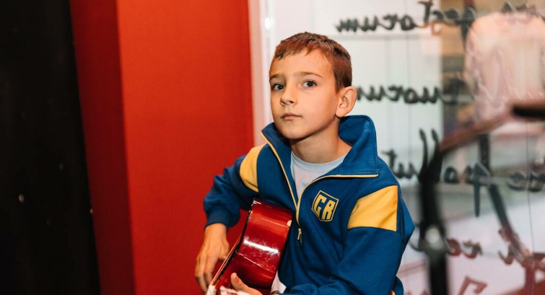 Врятований поліцією 7-річний Богдан з Бахмута пройшов реабілітацію в Іспанії