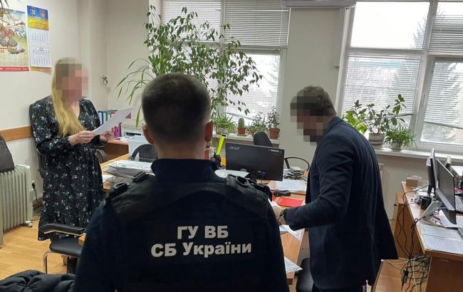Співробітниця СБУ підтримувала незаконне приєднання східних та південних областей України до рф