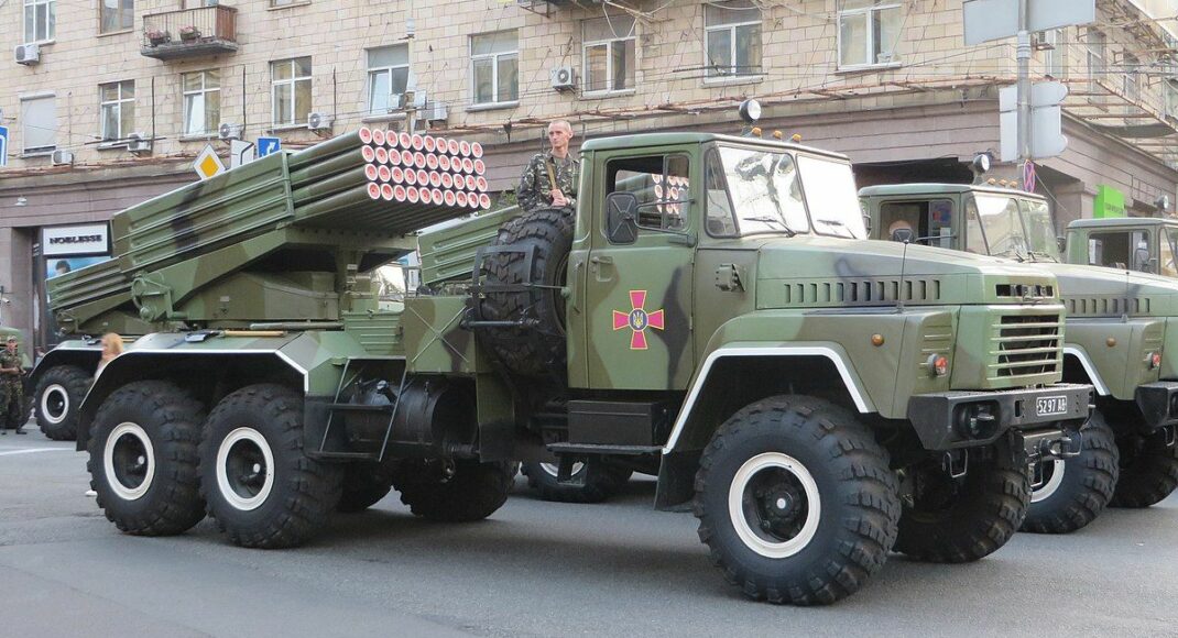 У районі Бахмута застосовують українські РСЗВ "Бастіон-01" (відео)