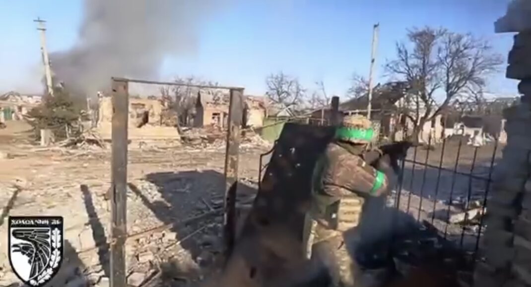Українські бійці ведуть важкі бої у Бахмуті: відео
