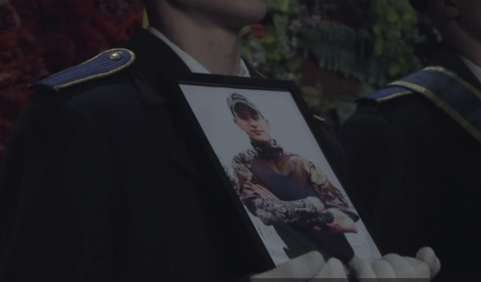 У Києві відбулося прощання із бійцем ОЗСП "Азов", який захищав Маріуполь: відео