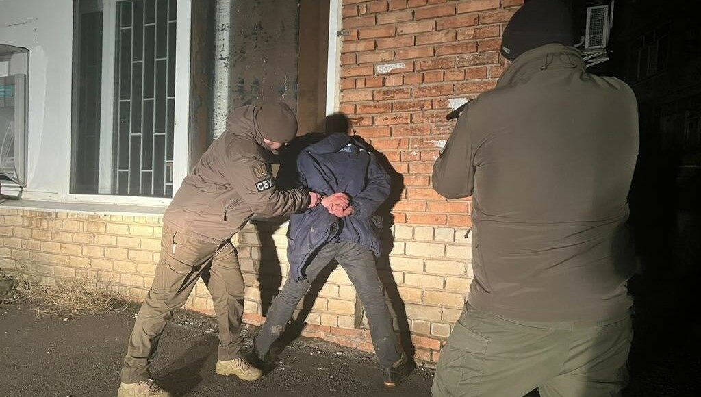На Донеччині викрили чотирьох колаборантів, які коригували обстріли українських шкіл та лікарень