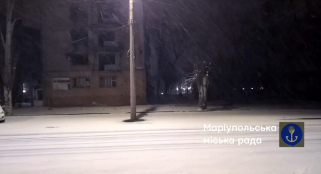 Міська рада Маріуполя показала, як нині виглядає окуповане місто ввечері