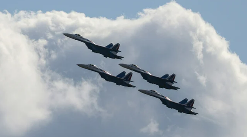 Серія вибухів в Маріуполі: є прильоти в районі аеропорту, росіяни підняли авіацію в небо, - Андрющенко