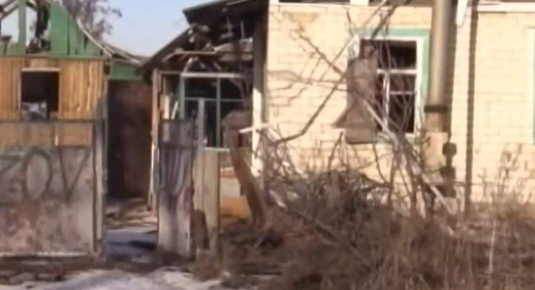 Ворог масовано обстріляв Невське – травмовано літню жінку, зруйновані два будинки