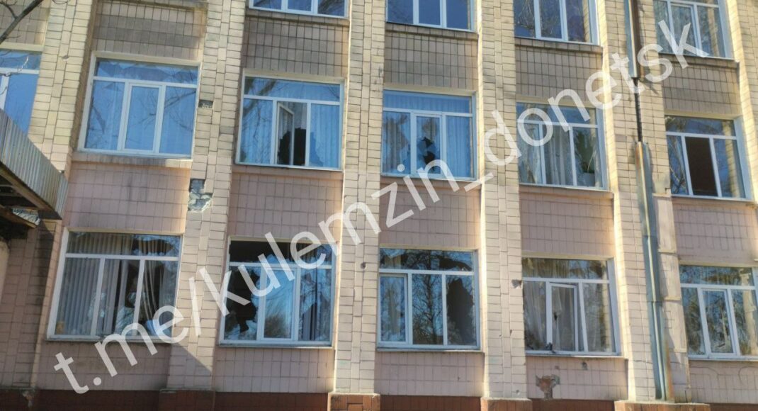 В оккупированном Донецке сообщили о прилетах в районе школы № 58, есть пострадавшие
