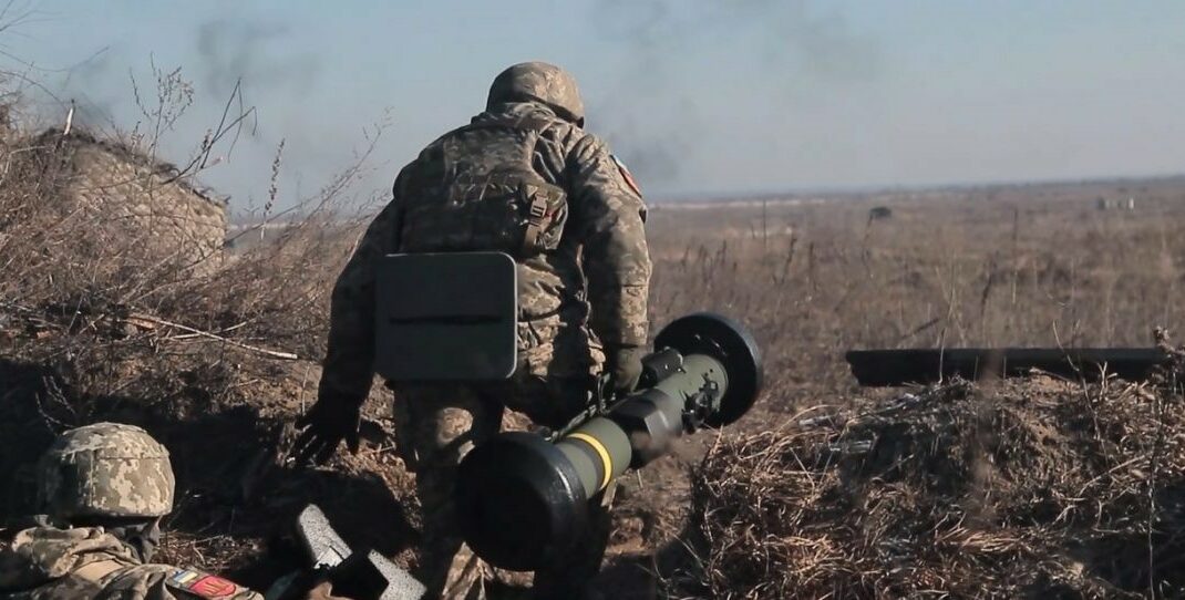 Прикордонники показали, як полюють з "Джавелінами" на російські танки