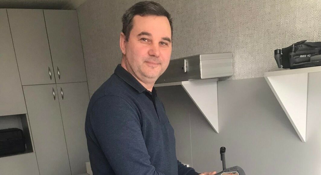 Переселенец из Мариуполя починил уже более двухсот дронов для ВСУ