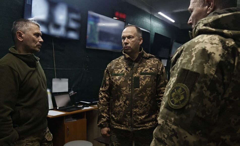 Українські військові в Бахмуті не лише обороняються, але й контратакують, - Сирський