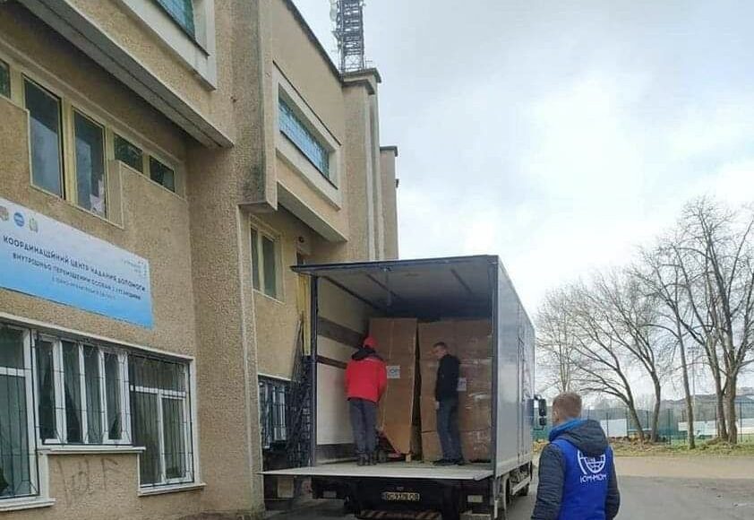 Луганським переселенцям в Івано-Франківську розпочали видавати побутові речі