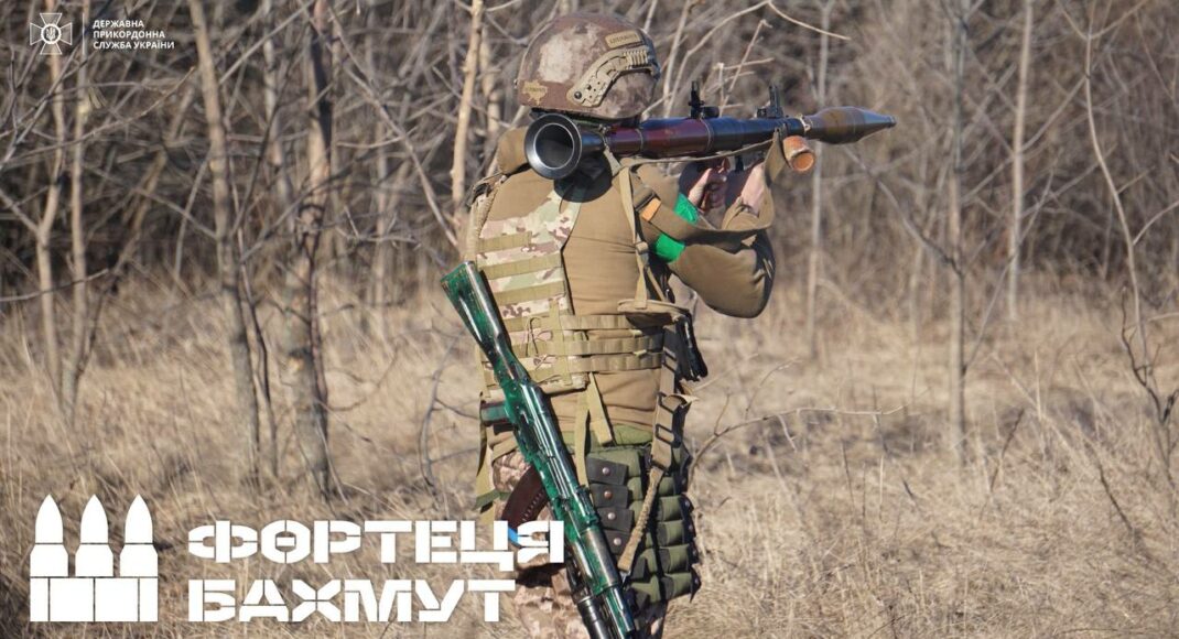 Украинские защитники продолжают удерживать крепость-Бахмут, - Генштаб