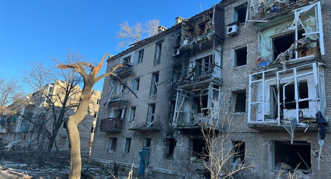 На Донеччині за добу знищено та пошкоджено 60 цивільних об’єктів, з них 37 житлових будинків