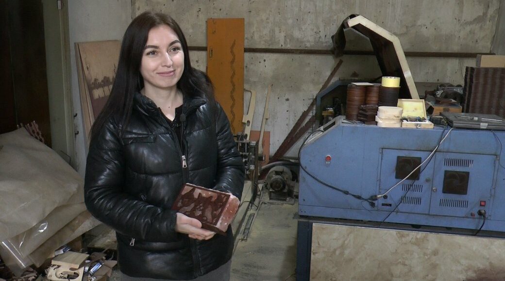 Виробництво соляних ламп з Бахмута переїхало до Дніпра: відео