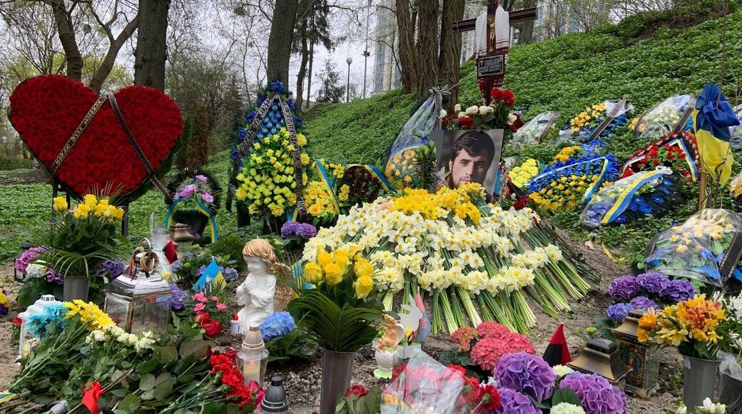 40 дней, как погиб Да Винчи: в Киеве почтили память погибшего воина