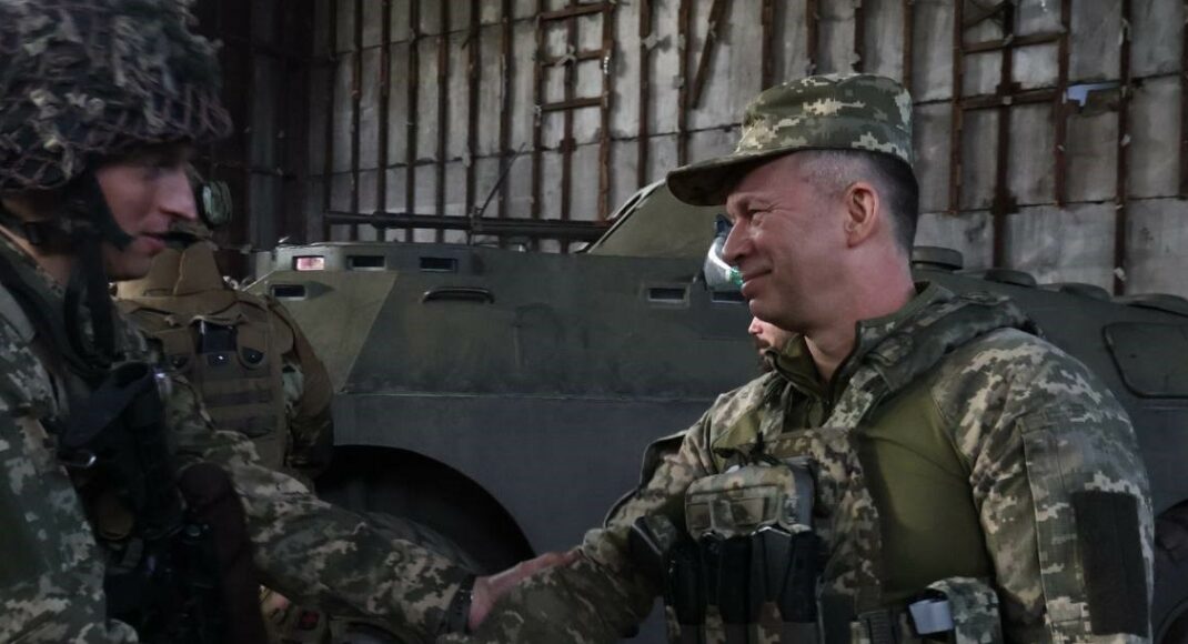 Оборона Бахмута продолжается: Сырский снова посетил самые горячие участки фронта